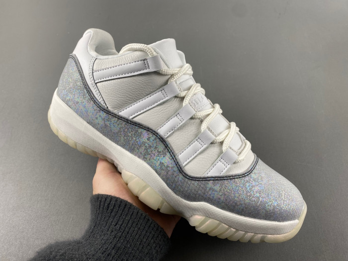 Air Jordan 11 Low HQ7000-001