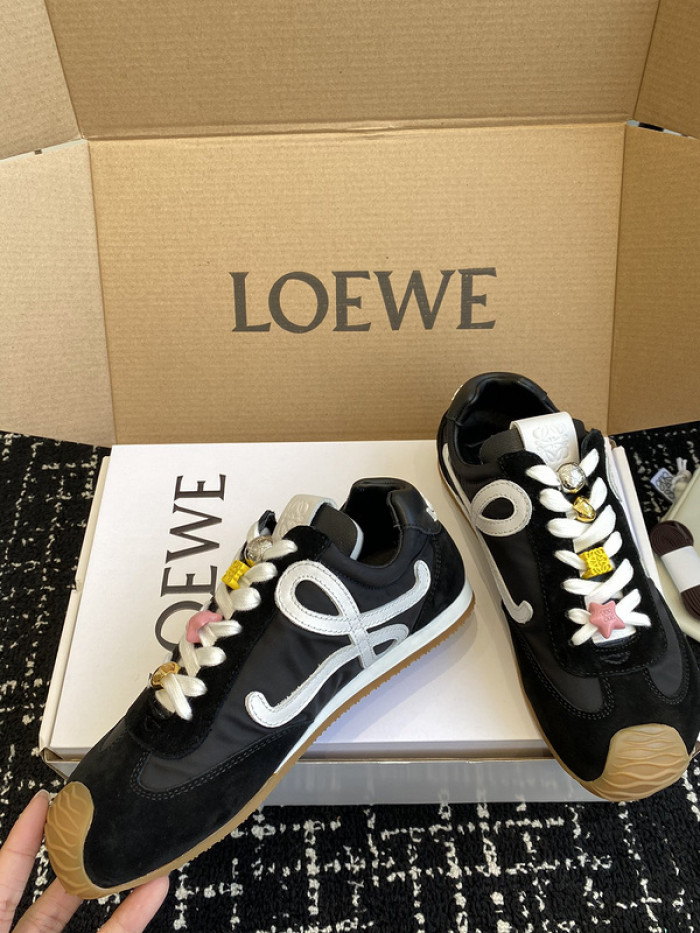Loe*we Ballet Runner