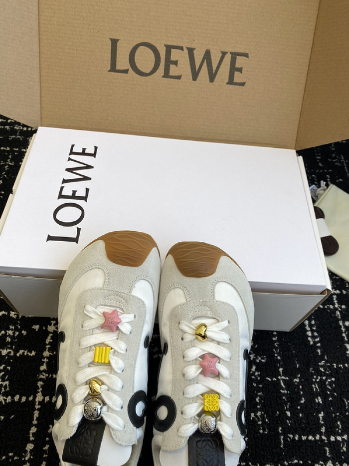 Loe*we Ballet Runner