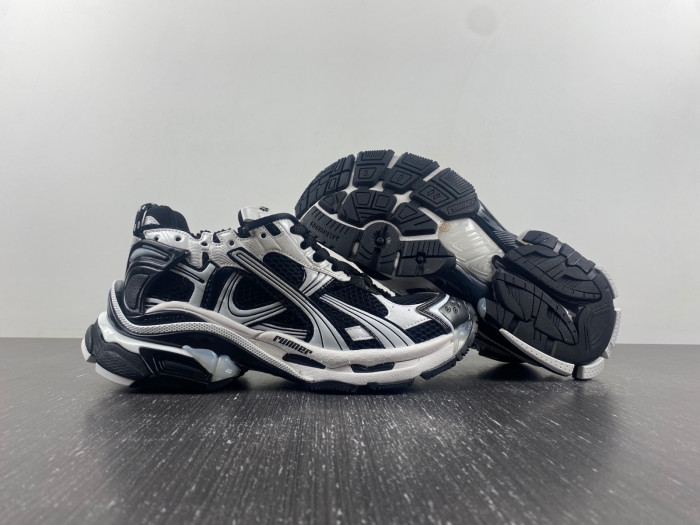BLCG RUNNER SNEAKER