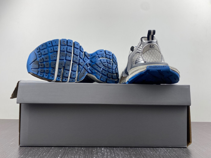 blc* 3xl sneaker