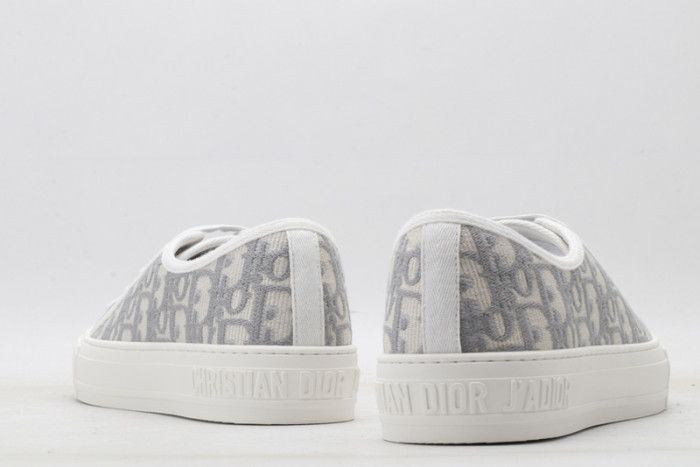 d1or b23 sneaker