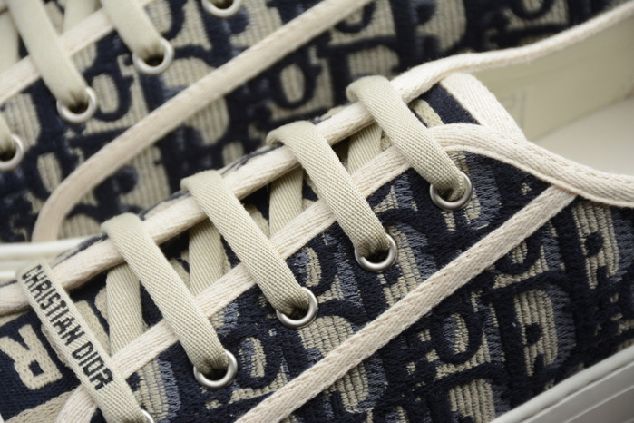 d1or b23 sneaker